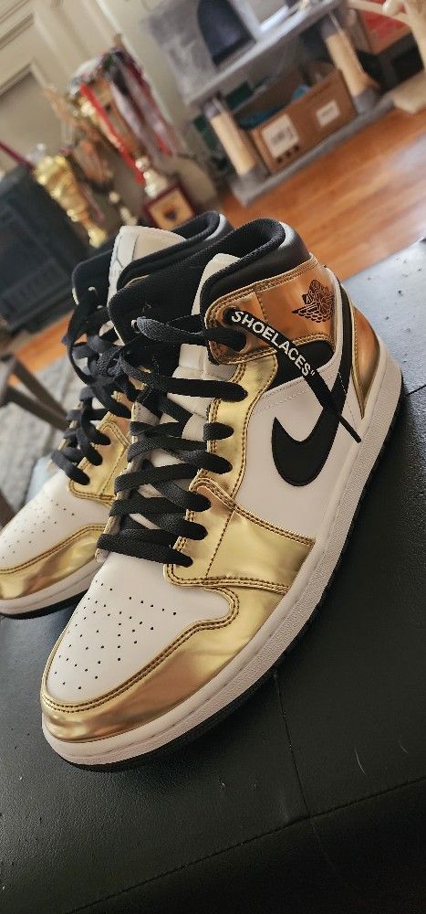 Jordan 1 Metallic Gold