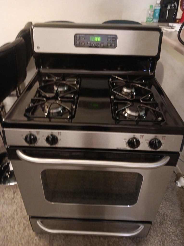 Stainless Steel Gas GE Cooktop And Oven