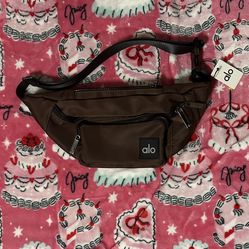 Alo Brown Belt bag $50 **READ DESCRIPTION**