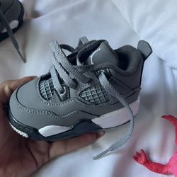 Kids Jordan Retro 4 size 4 C