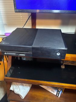 Xbox one bundle,with 2 control and 9 games
