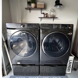 Washer And Dryer Set With Pedestals