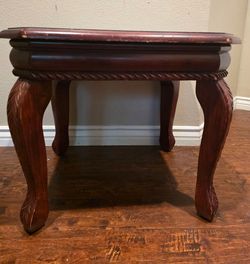FREE Solid Wood End Table/Side Table – Carved Legs
Price: $0