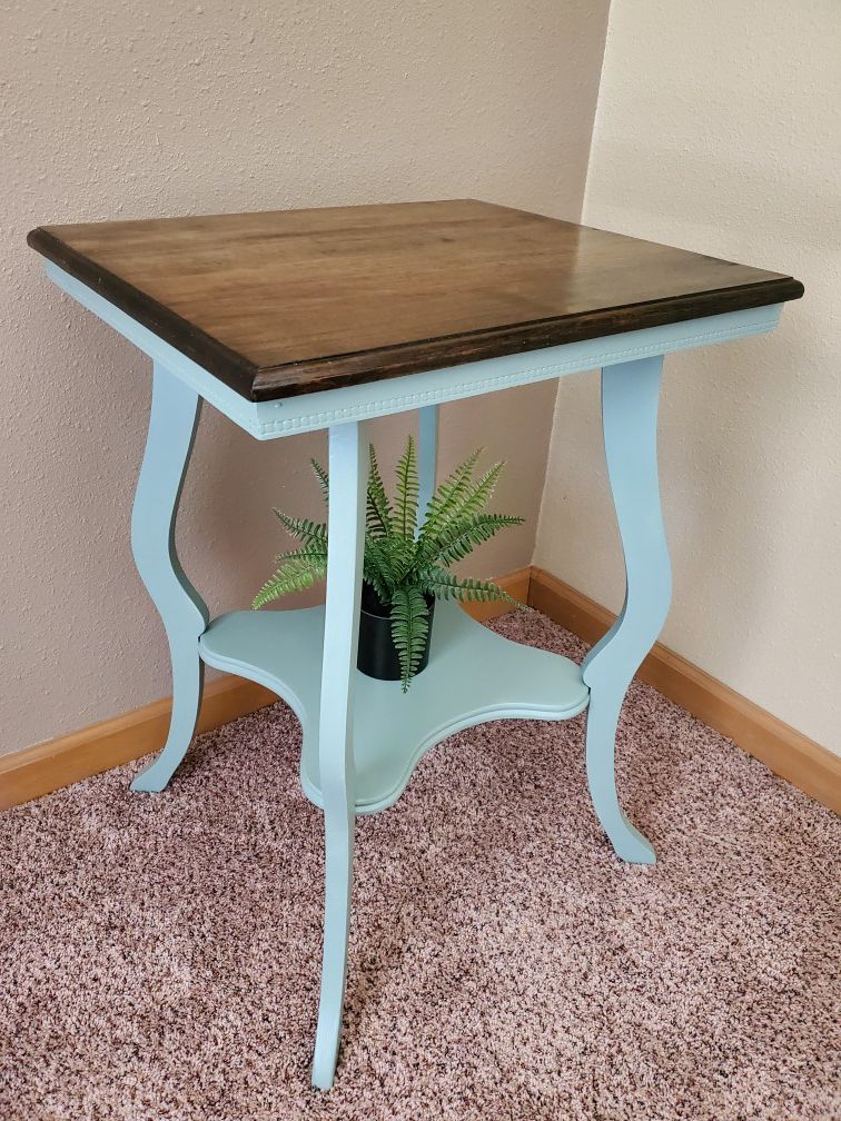 Shabby chic end table