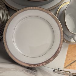 16 Pcs Noritake Fine China Set