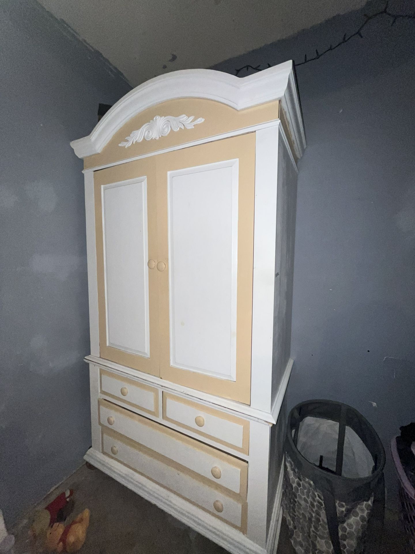 Armoire Dresser