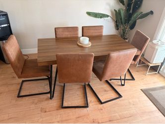 Dining Room Table W 6 Chairs