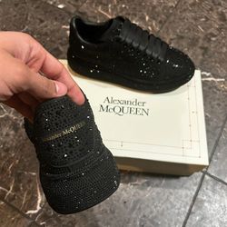 ALEXANDER MQUEEENS SIZE 9