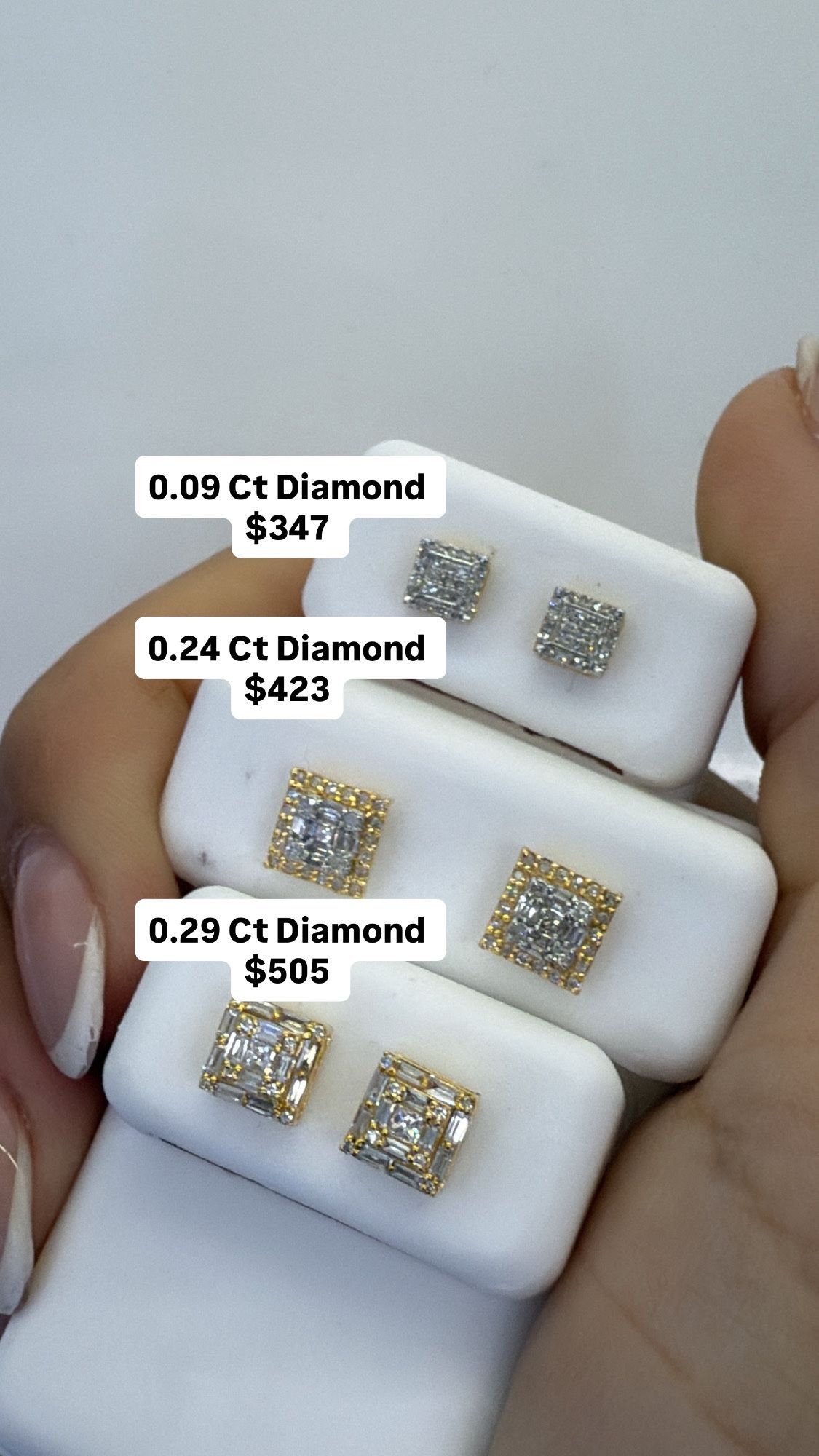 10K GOLD DIAMOND EARRINGS/ ARRETES DE ORO