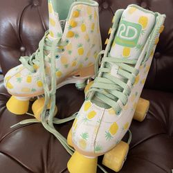RD Roller Derby Pineapple Size 12-2 Print Skates Girls Youth Size 3-6 Adjustable 
