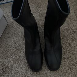 Heeled boots