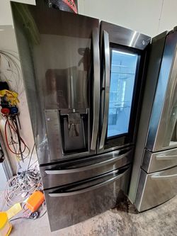 LG BLACK STAINLESS STEEL 4 DOOR INSTAVIEW SMART REFRIGERATOR 