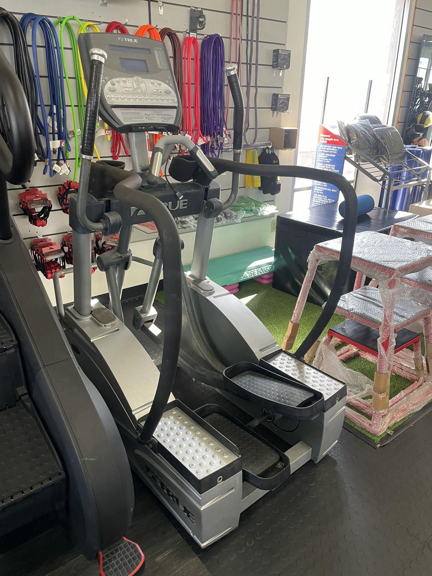 True Fitness Commercial Elliptical Trainer 