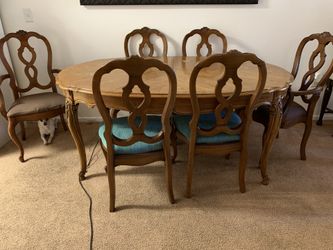 Table -2 extensions- 6 chairs