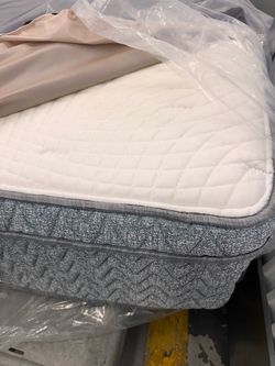 Queen Pillow Top Mattress