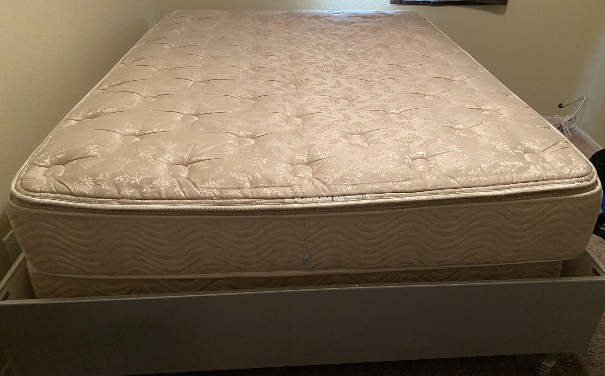 King Size Mattress And Box Springs /Frame for Sale in Glendale, AZ