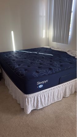 Sleepy's by Sealy King Mattress and adjustable base