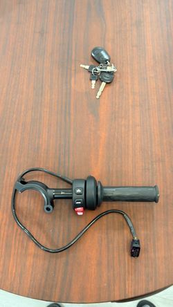 22 s1000rr k67 (FULL COMPLETE THROTTLE UNIT W/ oem handlebars.