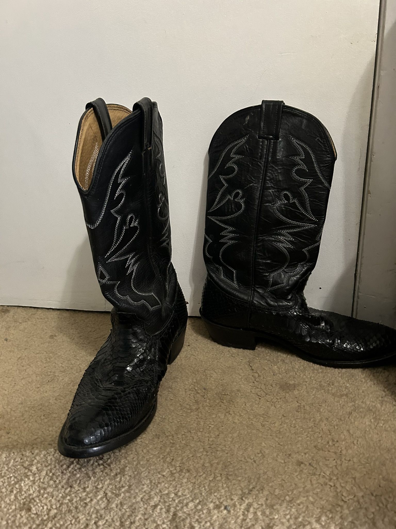 Used Cavender’s Boots 9.5 D