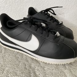 Nike Cortez 904764-001 black and white unisex Size 6 youth