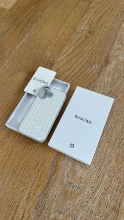 Silver Rimowa Phone Case (IPhone 16)
