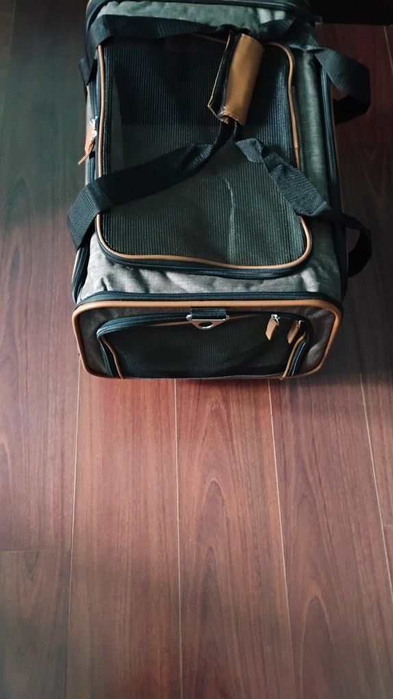 Pet Peppy Airline Approved 2-Side Expandable Pet Carrier New