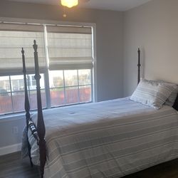 Four poster beds (2)