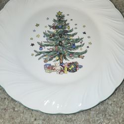 New 12 Piece Christmas Holiday Plate, Saucer & Cup Set