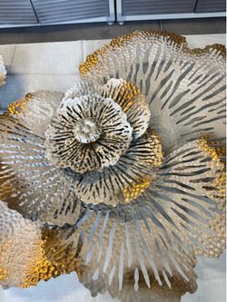 Metal wall decoration