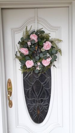 Spring wreath with beautiful pink flowers