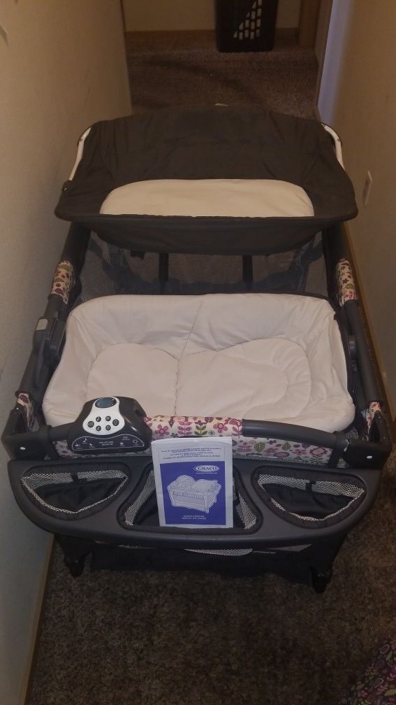 Graco Cuddle Cove LX Pack n Play - Alexis