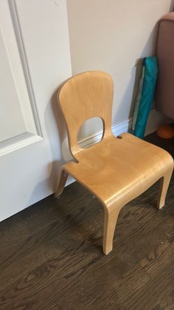 Montessori Jonti craft small child chair