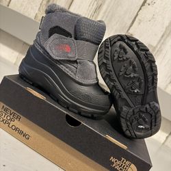 The North Face Toddler Snow Boot 7c  