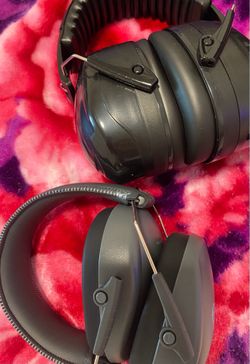 Noise canceling headphones
