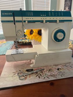 SINGER SEWING MACHINE
