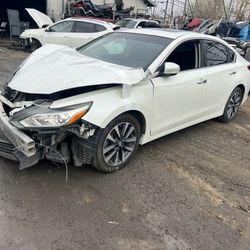 Parts 2016 Nissan Altima For Parts Only 