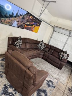 * Like new * Ashley furniture electric reclining sectional ( Free Delivery )