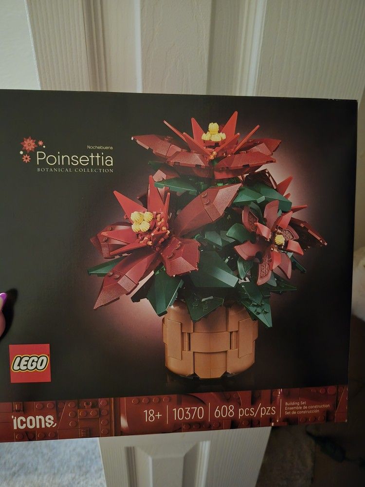 Brand New Poinsetta Lego Flower Arrangement