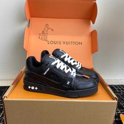 sneakers trainers
