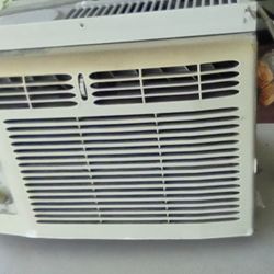 Frigidaire 5,000 BTU Room Air Conditioner (Model LRA050XT7)