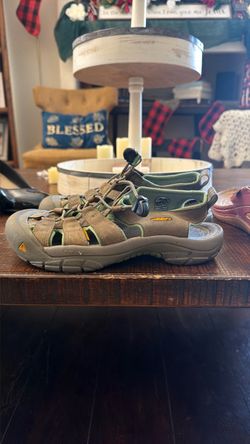 Waterproof woman’s hiking shoes
