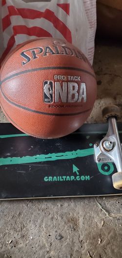 Combo Spalding Ball & Sketeboard