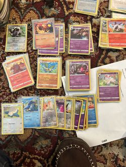 92 Reverse holographic Pokémon cards