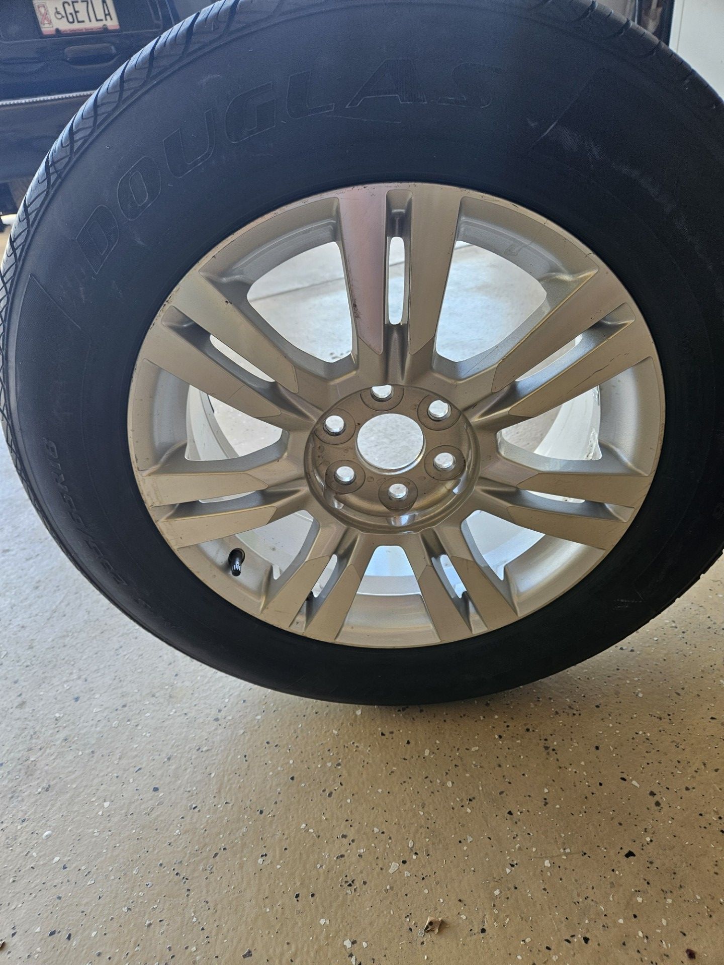 New Douglas All-Season Tire and Rim for Cadillac SRX 2010-2016