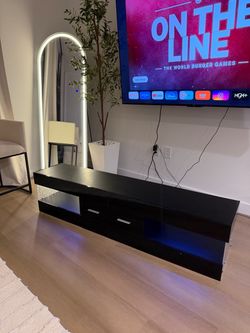 Black TV Stand with LED Lights | Mesa Negra para TV con Luces LED