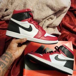 Wmns Air Jordan 1 Retro High OG 'Satin Red' 