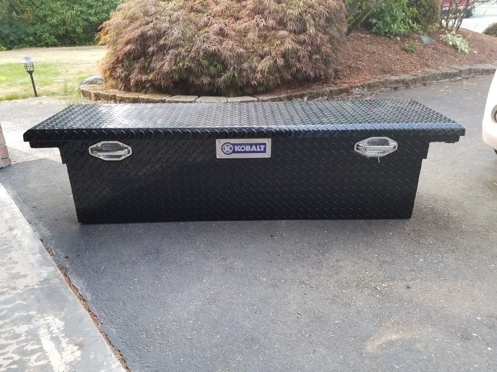 Kobalt 69-inch x 19-inch x 18-inch black powder coat aluminum full size truck tool box