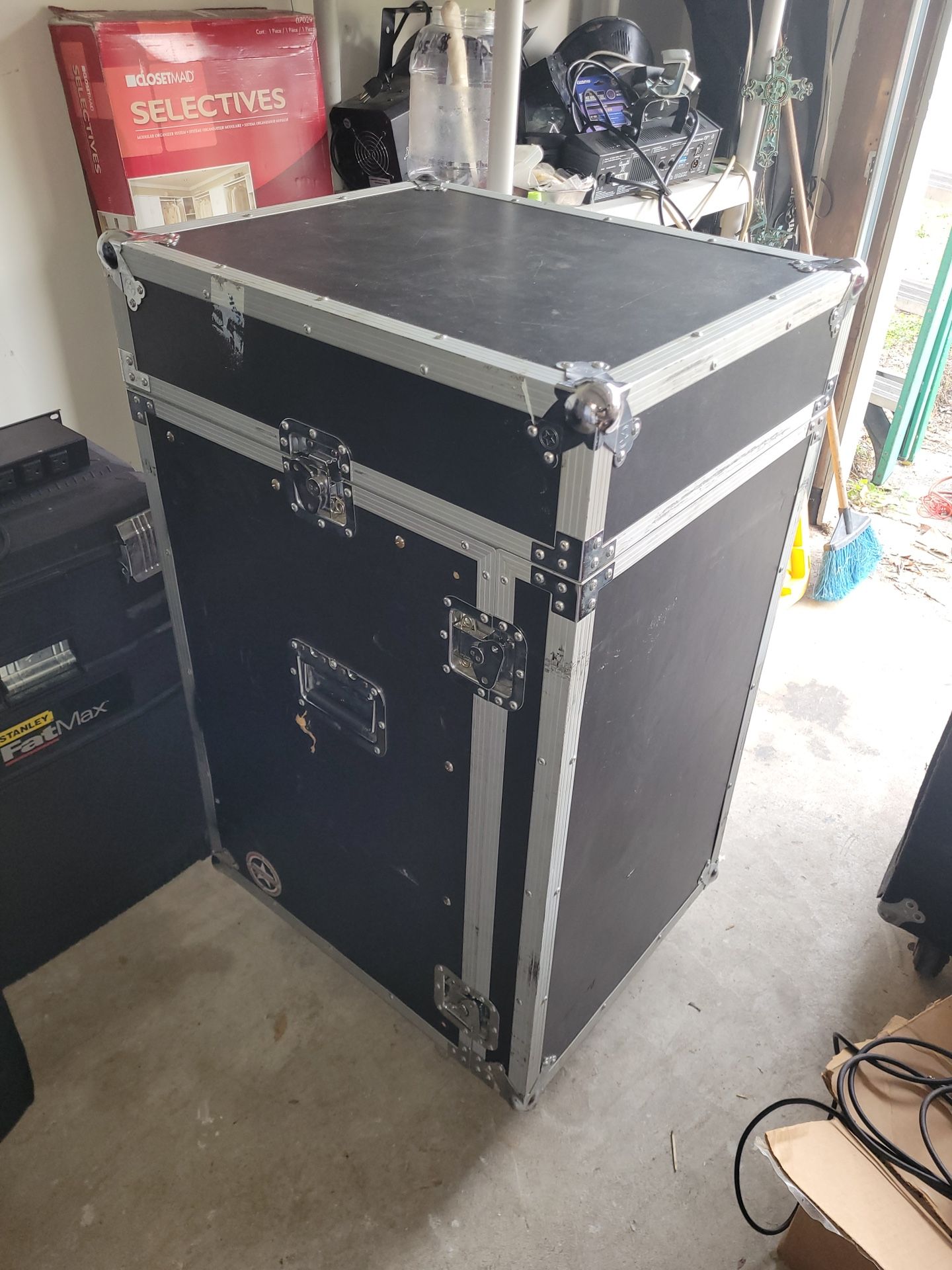 BEST OFFER for Flight Case. Mixers Not Included
