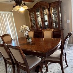 Bitrina Y Comedor Table 