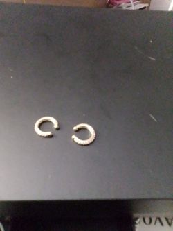 Ear rings for top of the ear lobe